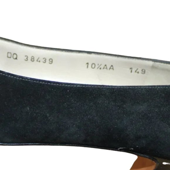 Salvatore Ferragamo Black Suede Classic Pump, Made in Italy, Size 10.5 - Picture 10 of 10